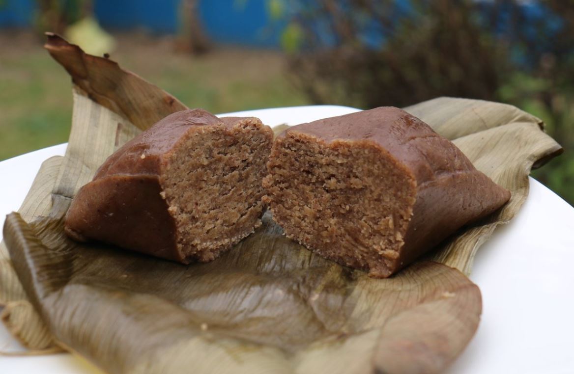 The mbala pinda snack. Photo: WFP/Jose Shehata
