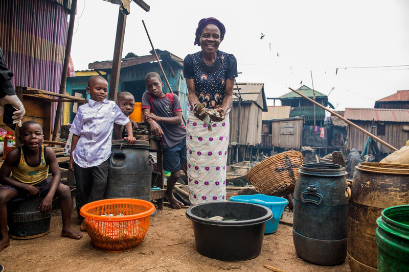 WF130212_NIR_20200522_WFP-Damilola_Onafuwa_0089.jpg A woman holding her home-grown fish in her home in Nigeria