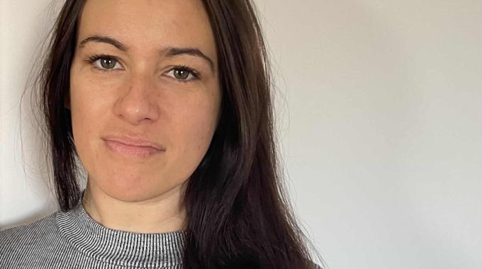 Photo of Elizabeth Hendry with a slight smile.