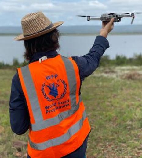 Patrick McKay conducting an advanced drone training in Beira, Mozambique, 2019. Photo: WFP/INGC/Antonio Jose Beleza