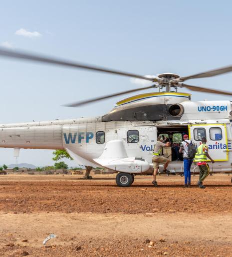 Passengers disembarking a WFP-managed European Union Humanitarian Aid Flight Super Puma helicopter in Pama. Photo: © WFP/Benoit Lognone