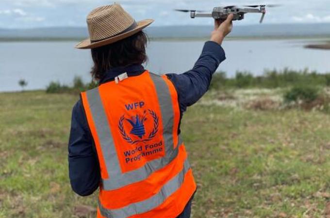Patrick McKay conducting an advanced drone training in Beira, Mozambique, 2019. Photo: WFP/INGC/Antonio Jose Beleza